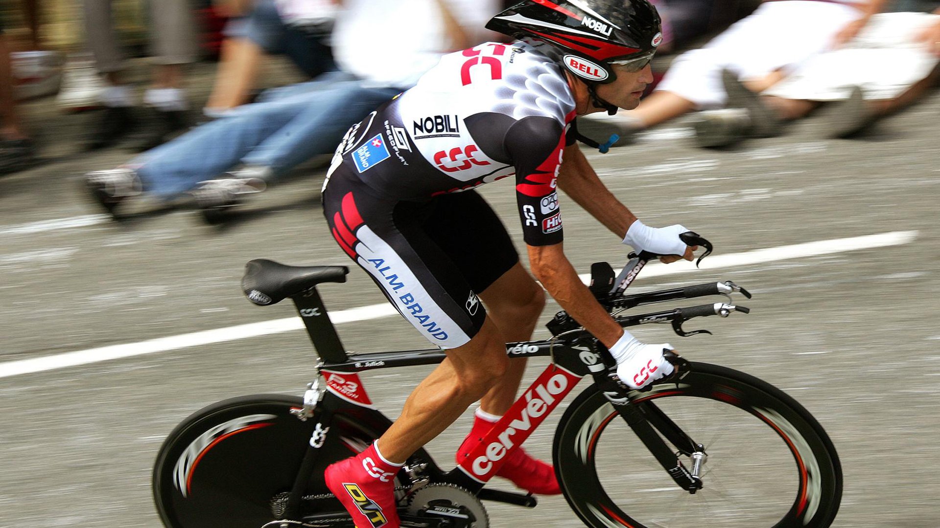 倒打一耙?教资考试女生占男厕事件真相调查