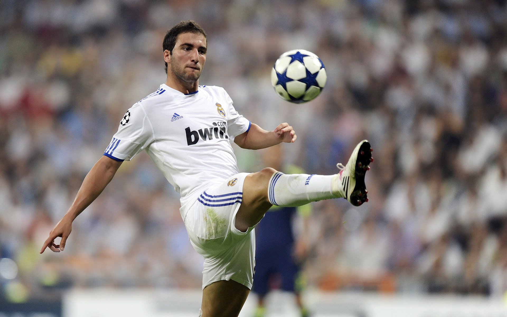 国足球员心理健康维护策略探索